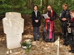 Stellv. Bürgermeisterin von Bad Driburg Christa Heinemann, Weihbischof Hubert Berenbrinker (Altklementiner), Domvikar Dr. Rainer Hohmann (Geschäftsführer Clemens-Hofbauer-Hilfswerk)