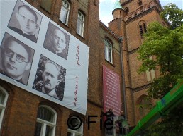 Bannermontage an der Parade