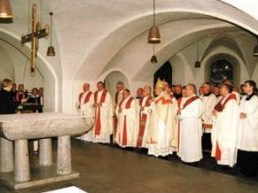 Reading of the martyrology in Herz Jesu Crypt © Archdiocese of Hamburg